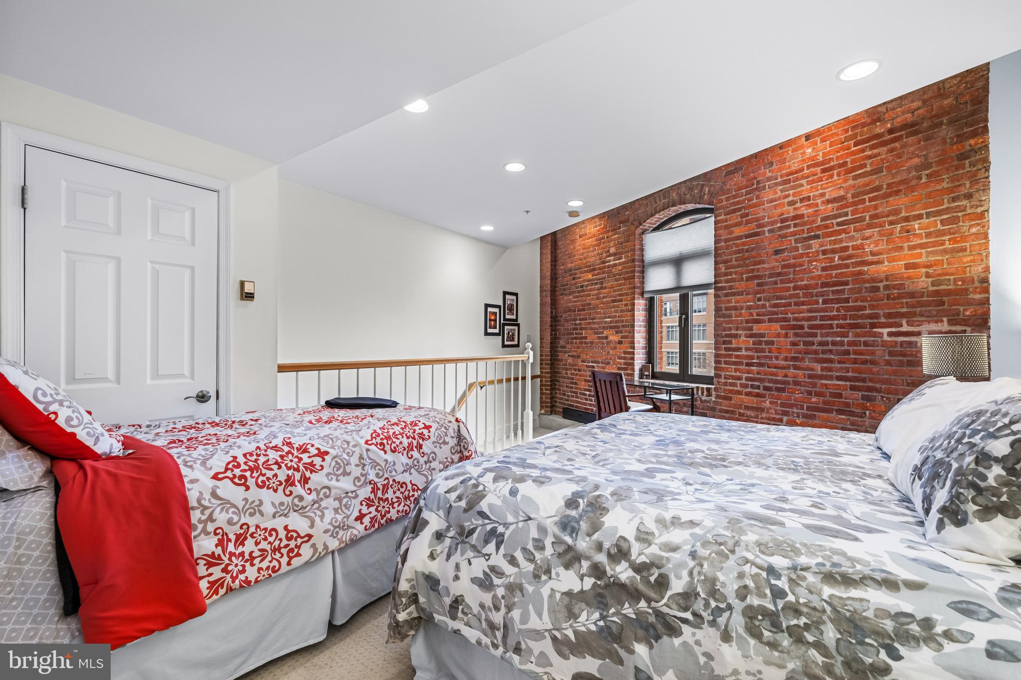 HENDERSON'S WHARF - Residential