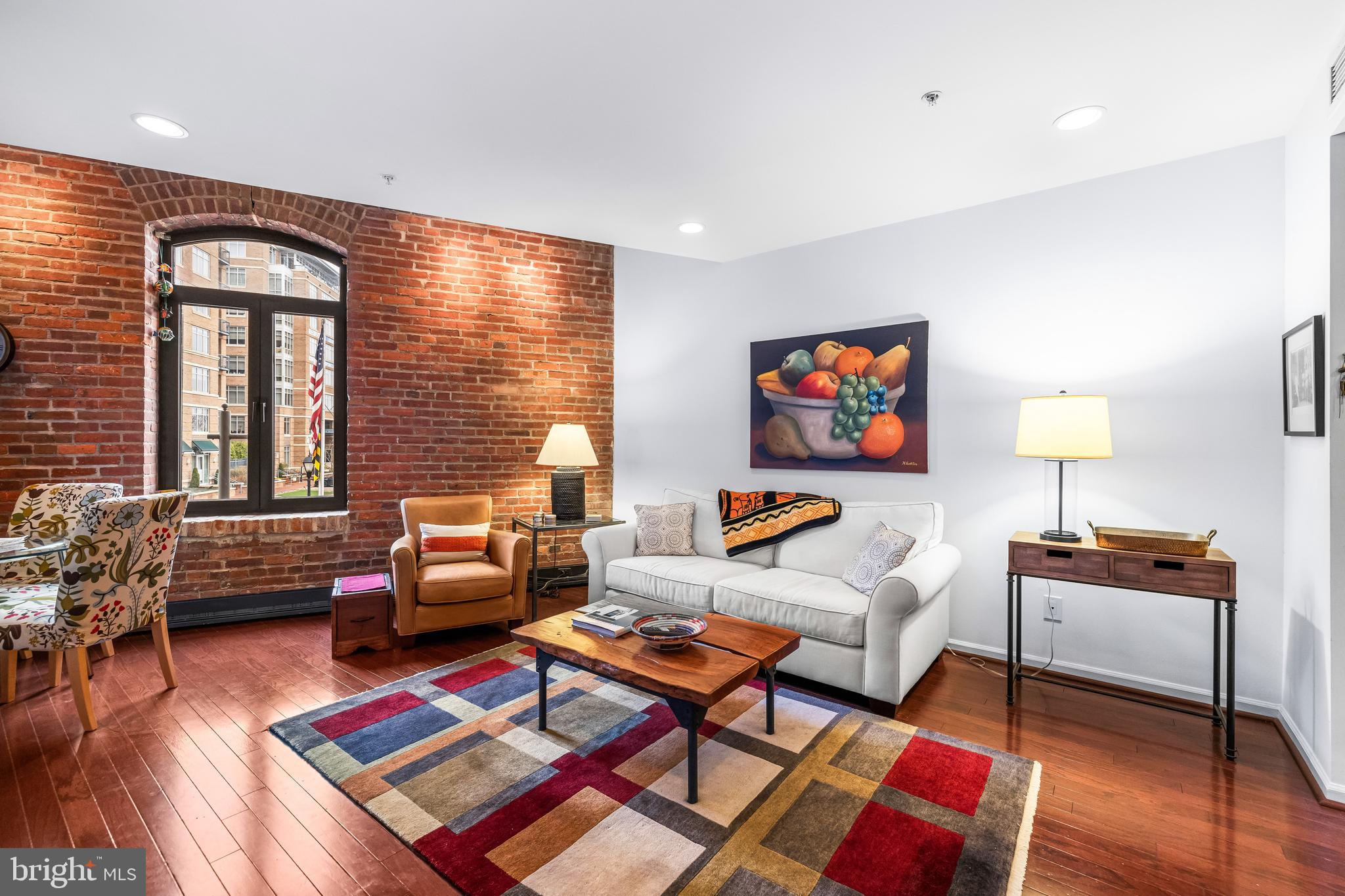 HENDERSON'S WHARF - Residential