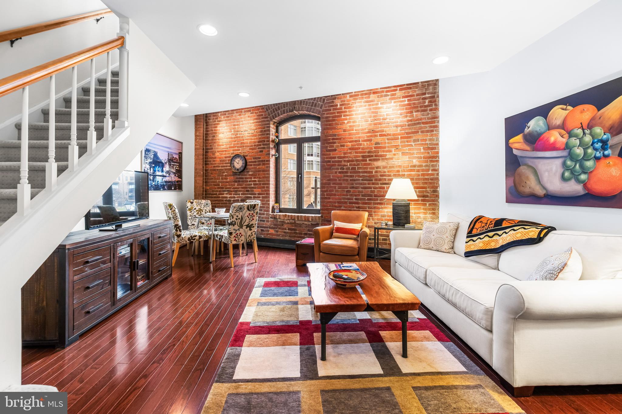 HENDERSON'S WHARF - Residential