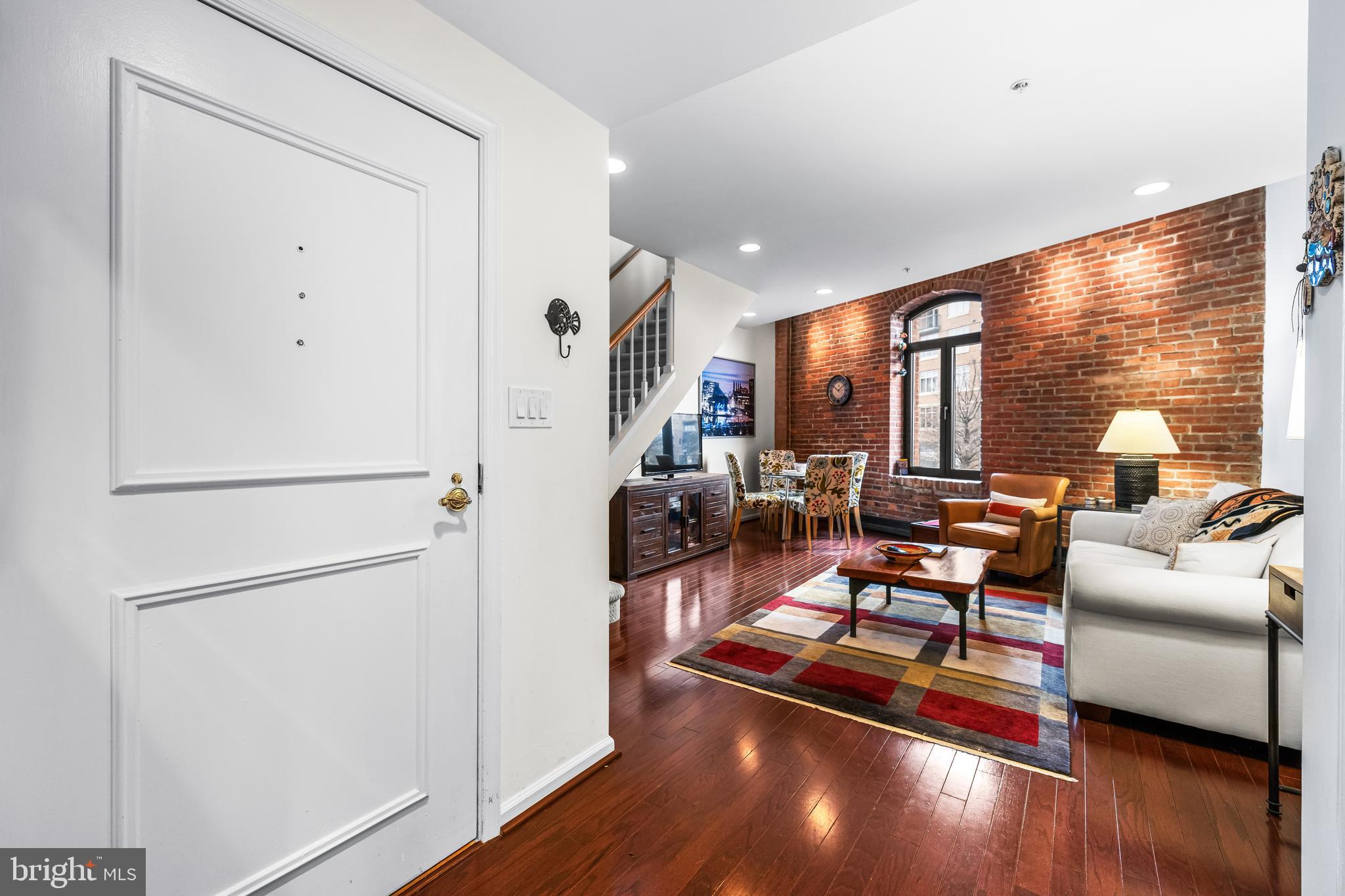 HENDERSON'S WHARF - Residential