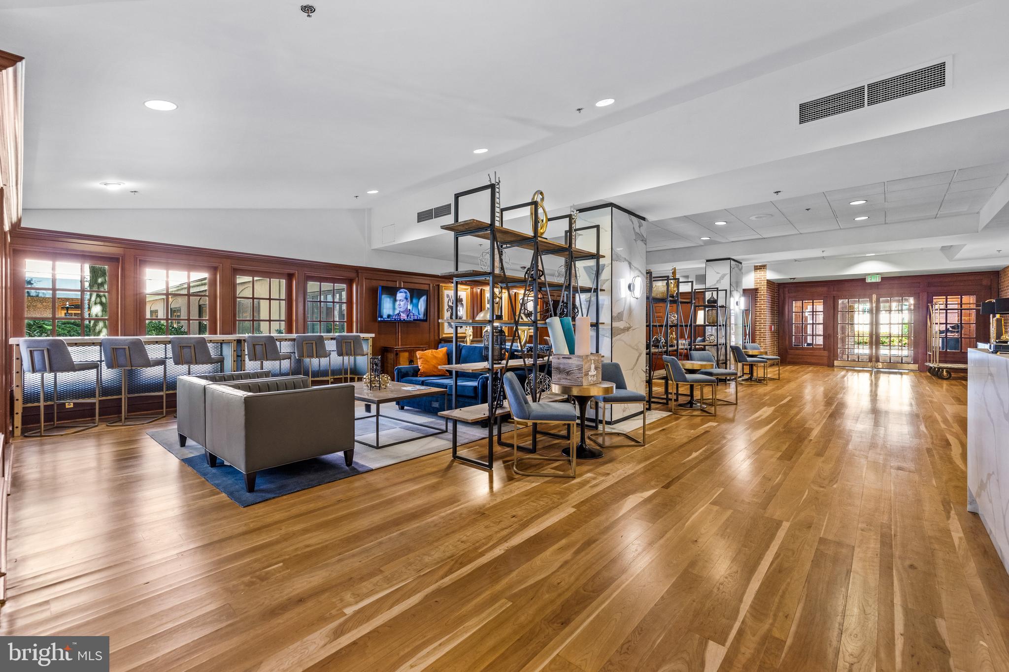 HENDERSON'S WHARF - Residential