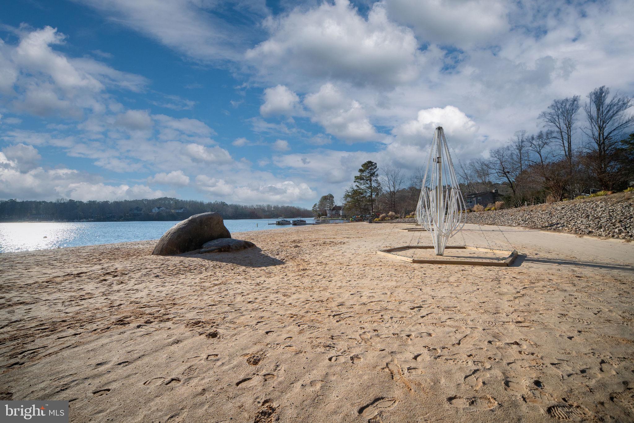LAKE MONTICELLO - Residential