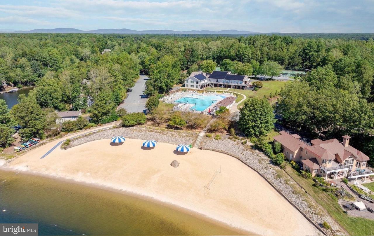 LAKE MONTICELLO - Residential