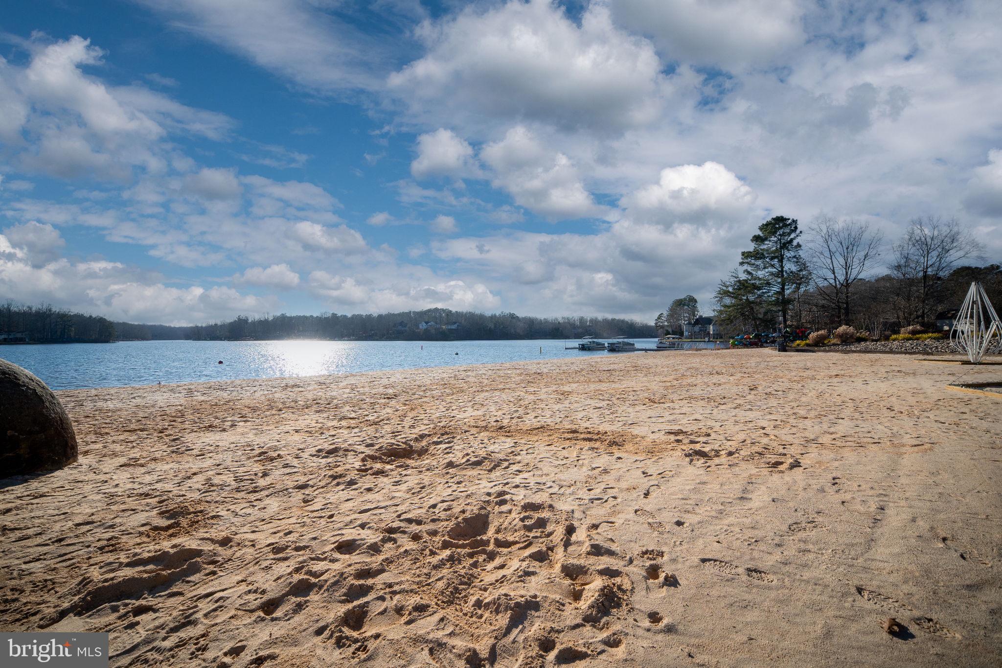 LAKE MONTICELLO - Residential