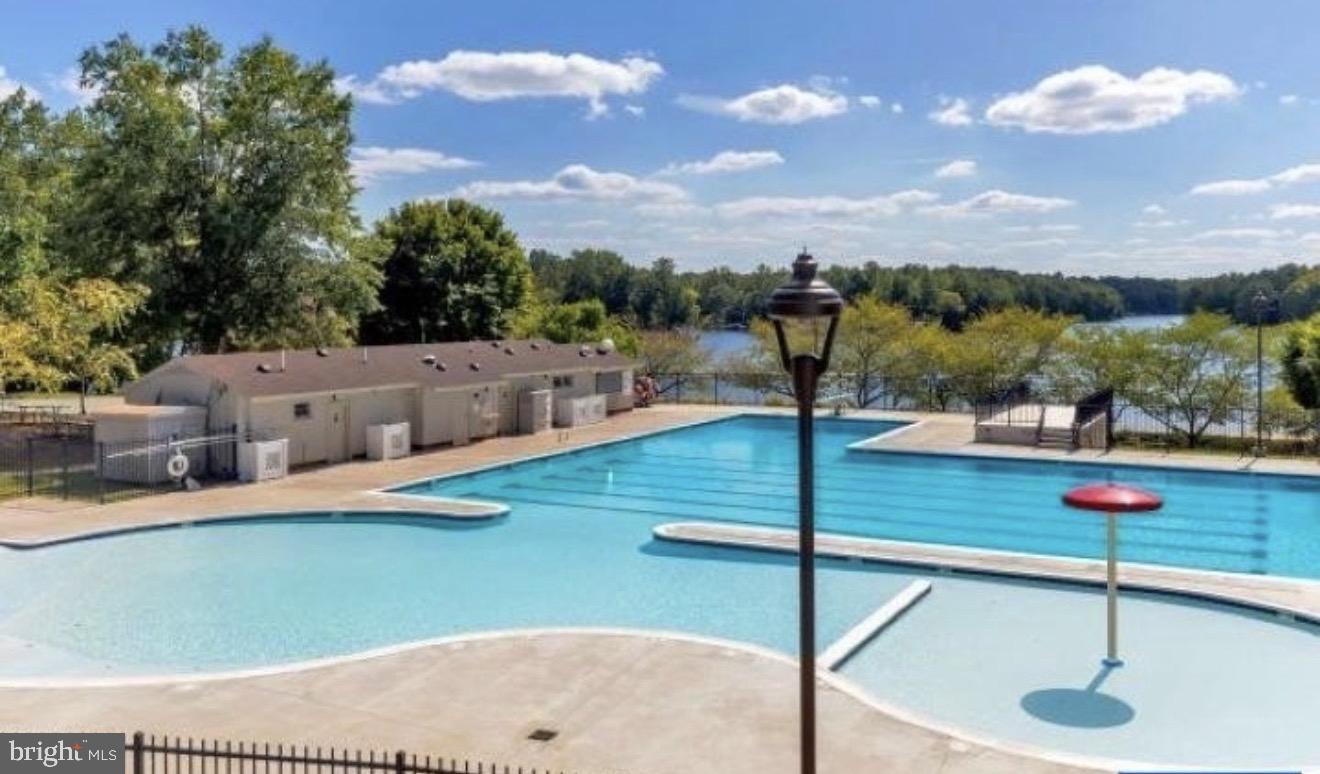 LAKE MONTICELLO - Residential