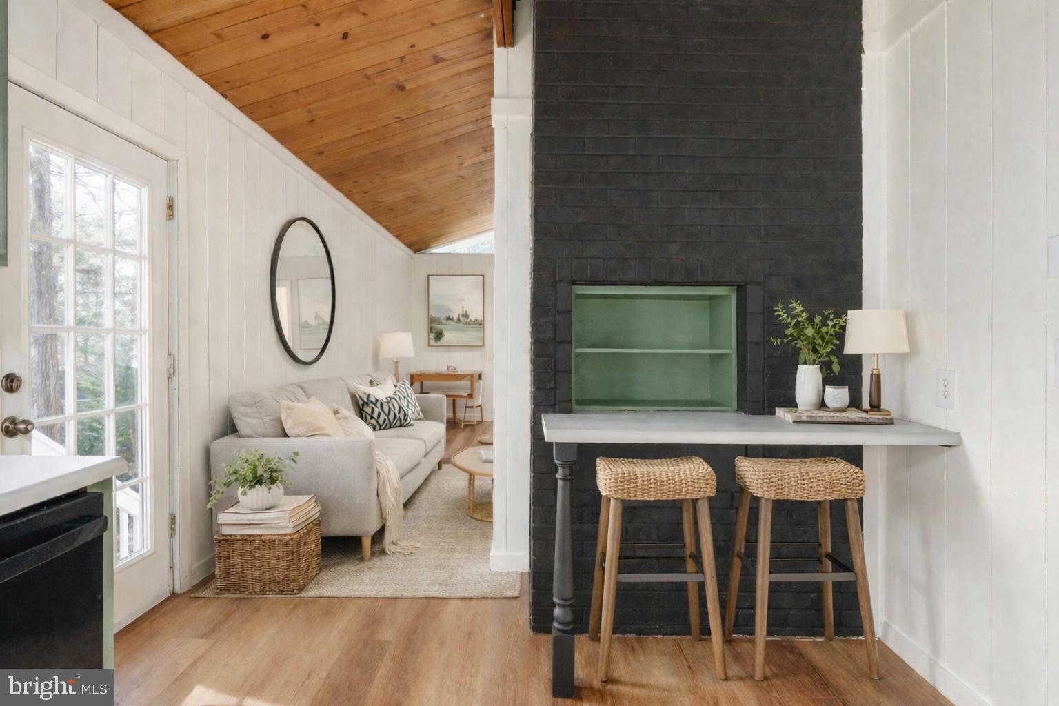 LAKE MONTICELLO - Residential