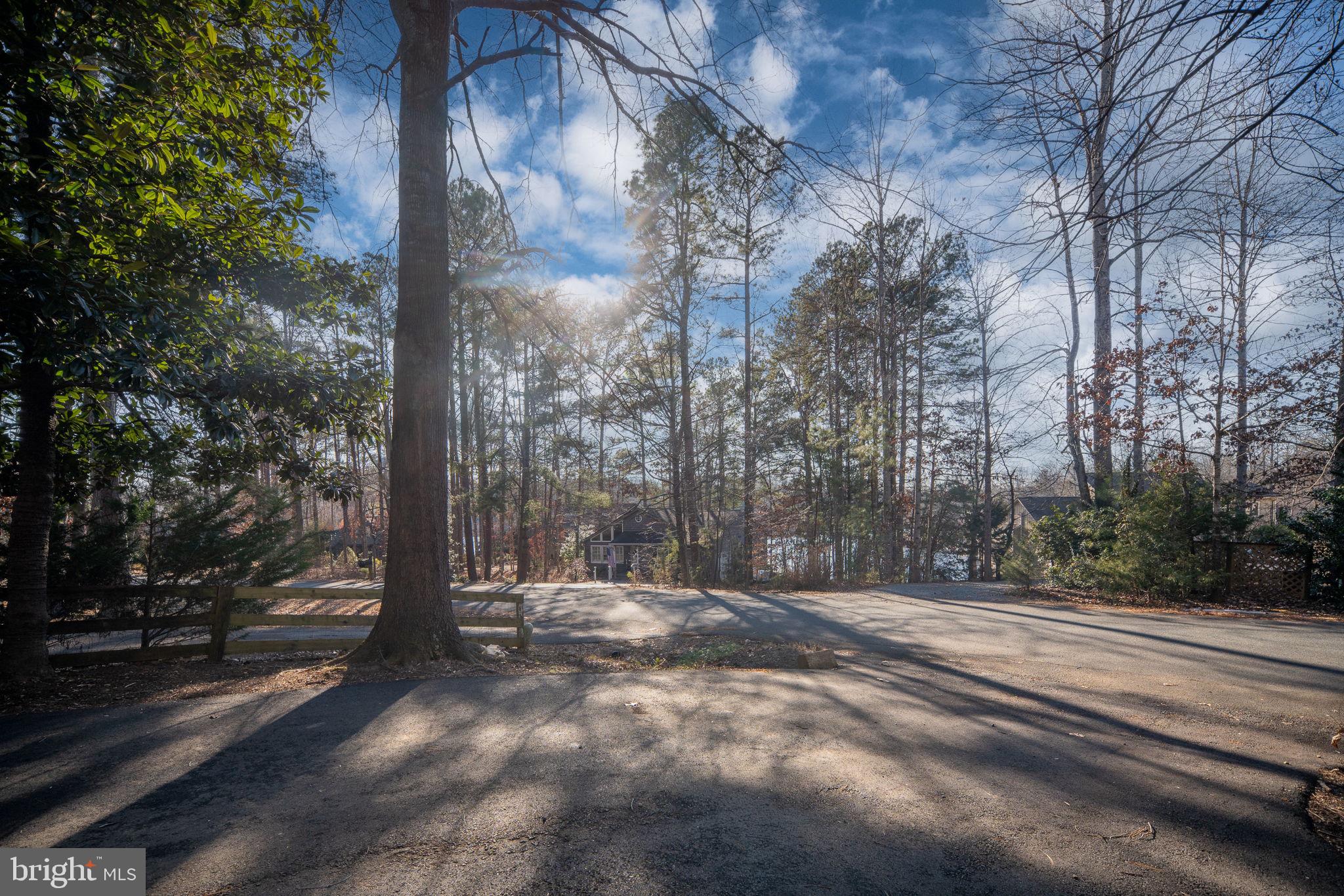 LAKE MONTICELLO - Residential