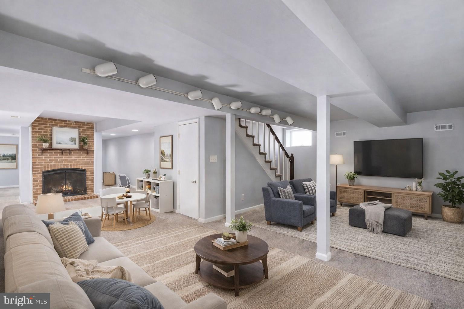 LAKE MONTICELLO - Residential