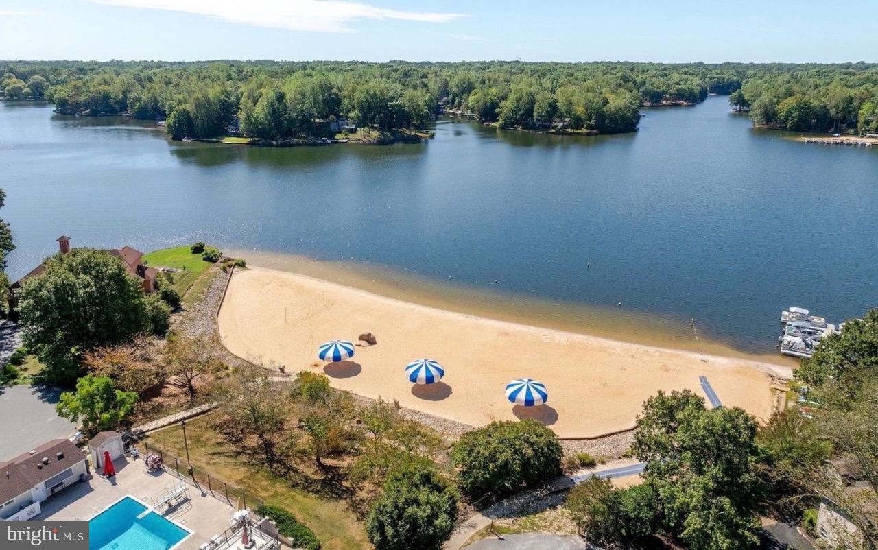 LAKE MONTICELLO - Residential