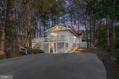 Photo of 28 Tanglewood Rd, PALMYRA, VA 22963 (MLS # VAFN2000572)