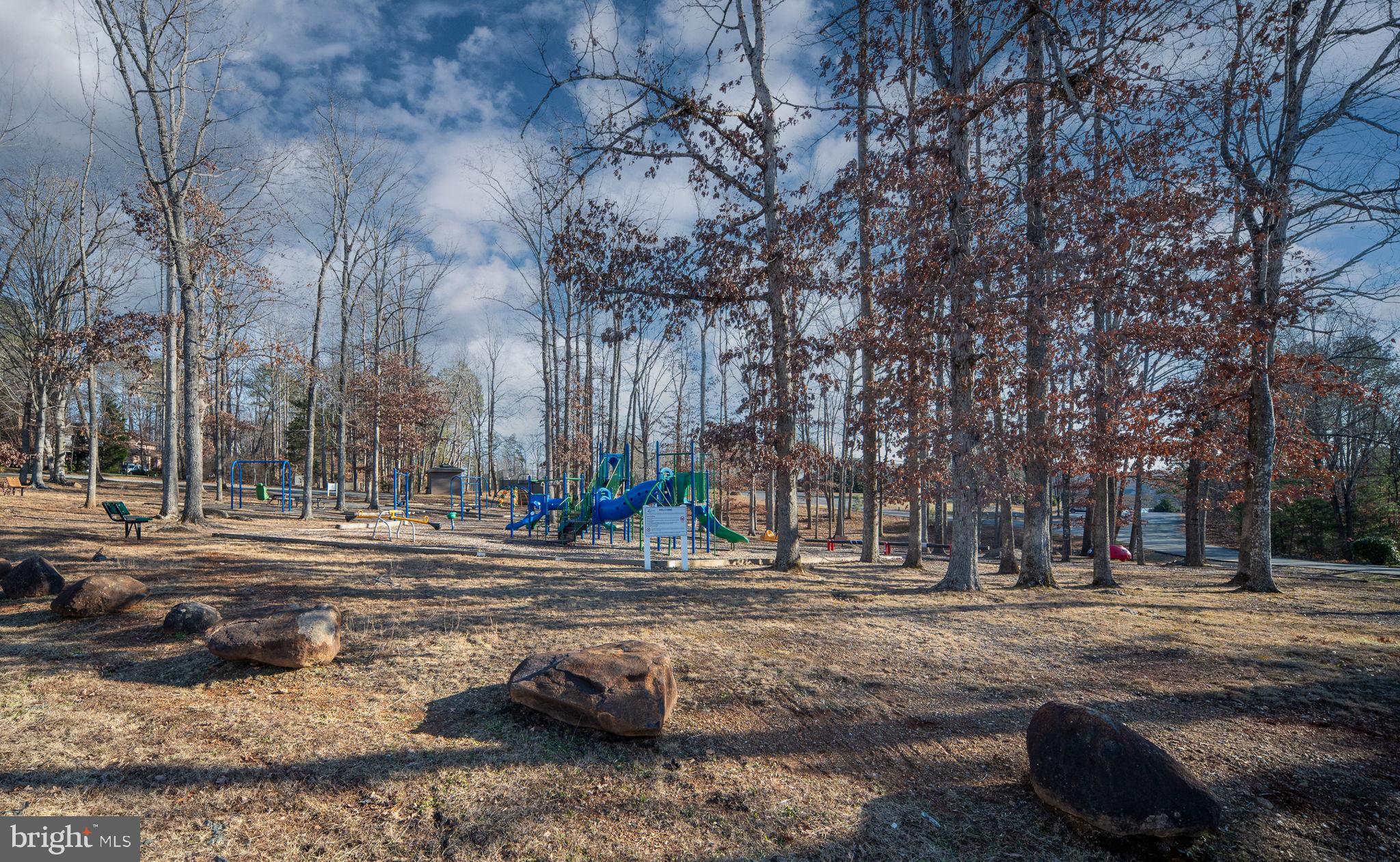 LAKE MONTICELLO - Residential