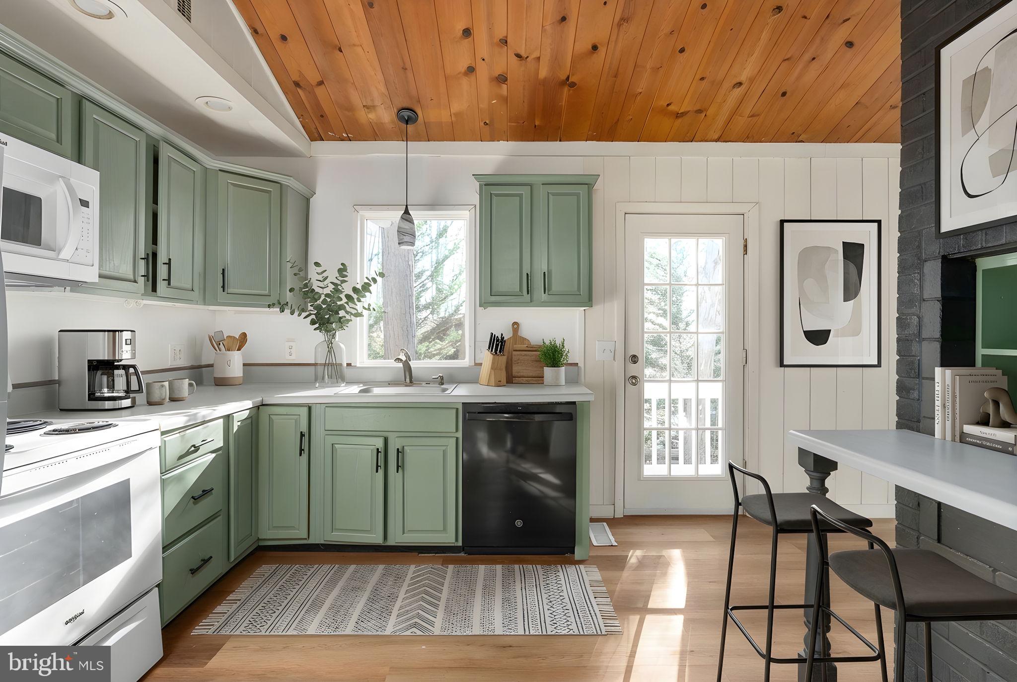 LAKE MONTICELLO - Residential