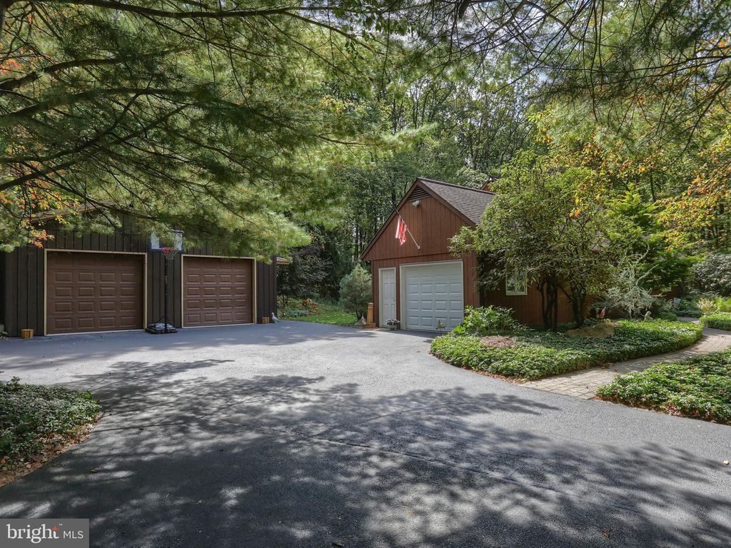 Photo of 903 Tulip Tree Drive, LEBANON, PA 17042 (MLS # PALN2023136)
