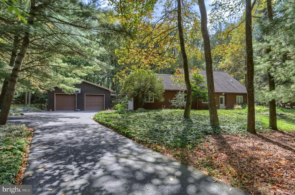 Photo of 903 Tulip Tree Drive, LEBANON, PA 17042 (MLS # PALN2023136)