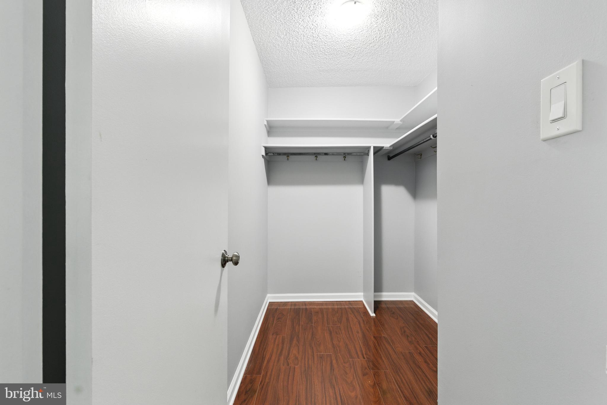 SKYLINE PLAZA - Residential