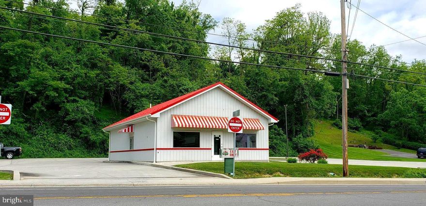 Heart of LaVale!
1440 SF free standing retail/restaurant property located in the heart of LaVale, high traffic, interstate 68 stop with mix of retail and restaurants, built in 2010, formally occupied by Rita's Italian Ice, prominent frontage, heavily trafficked arterial road, ready to occupy, drive up,  20 parking spaces and in excellent condition.
