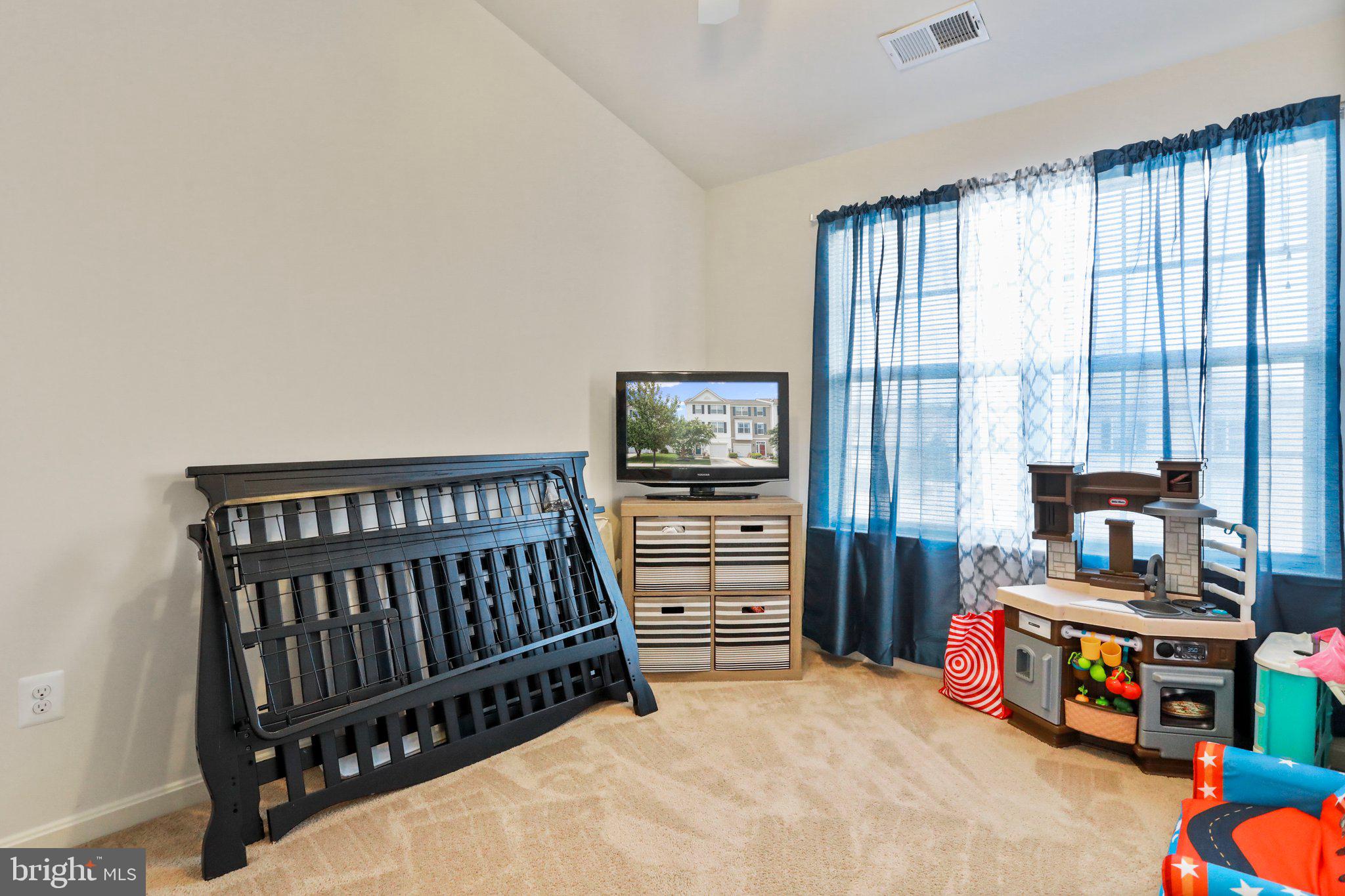 COLLEGIATE ACRES - Residential