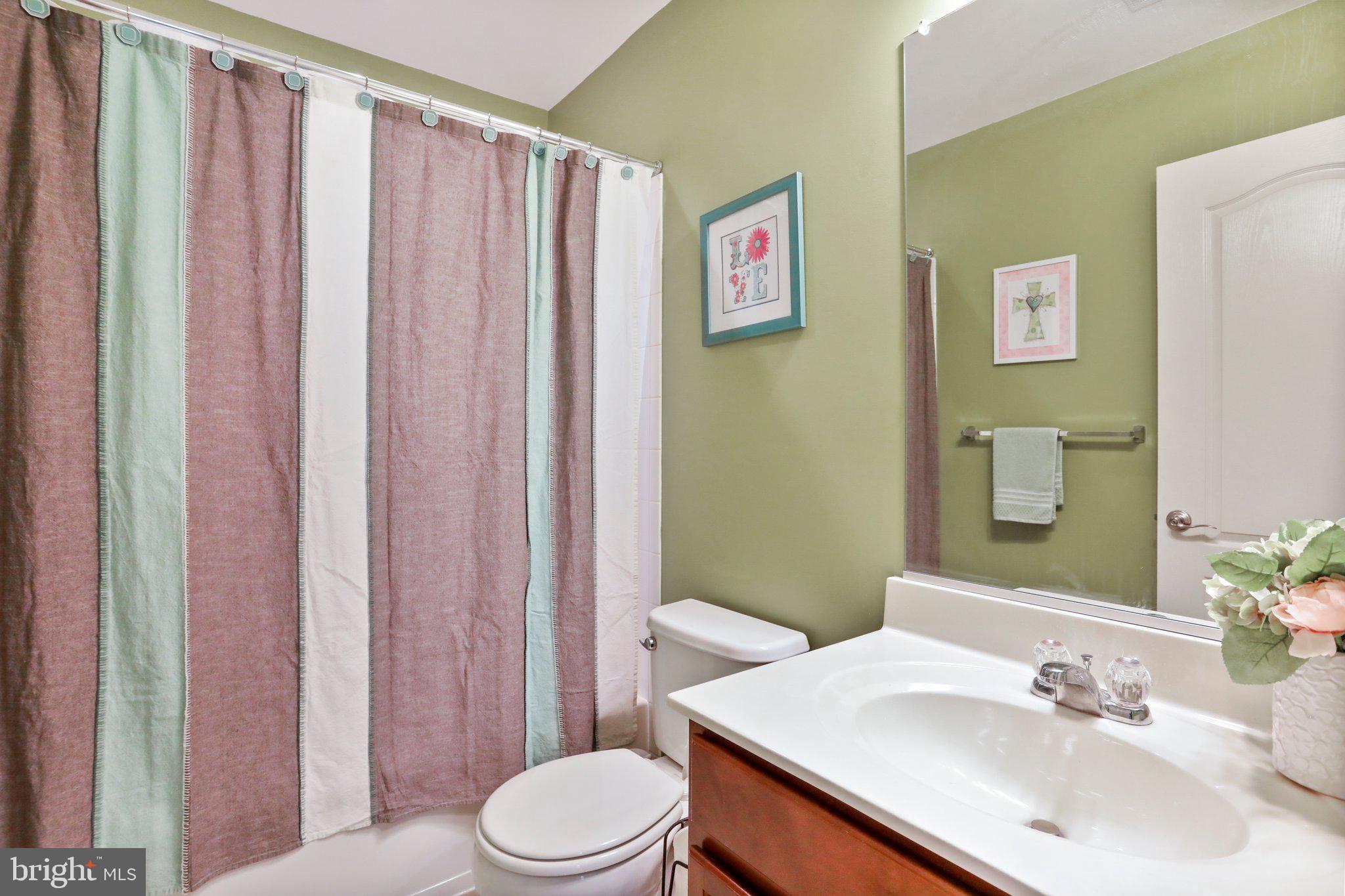 COLLEGIATE ACRES - Residential