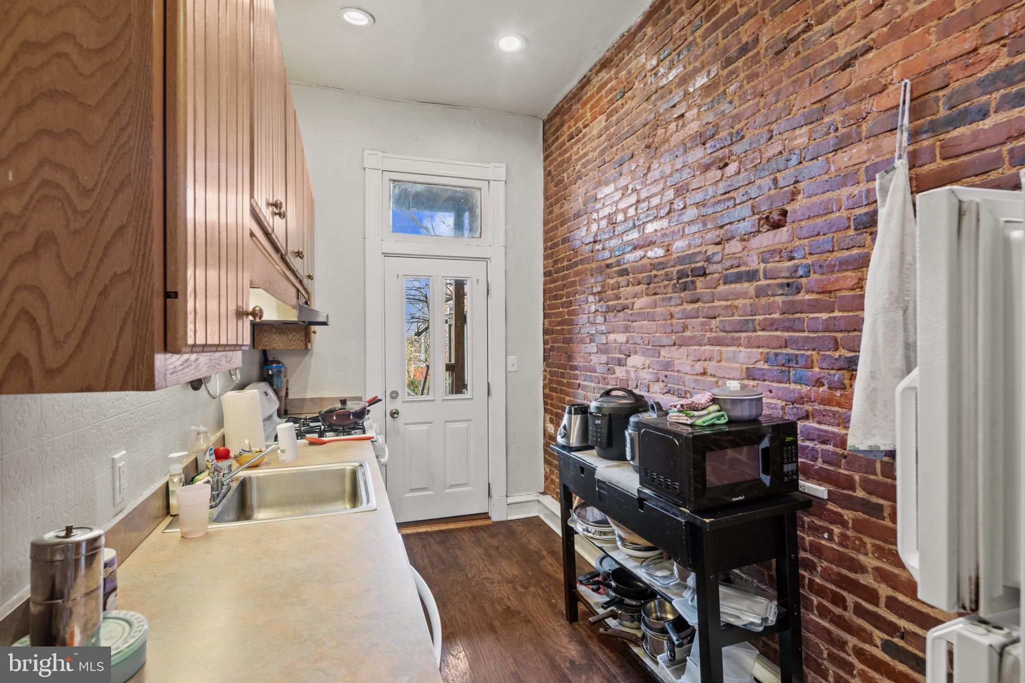 CHARLES VILLAGE - Residential Income
