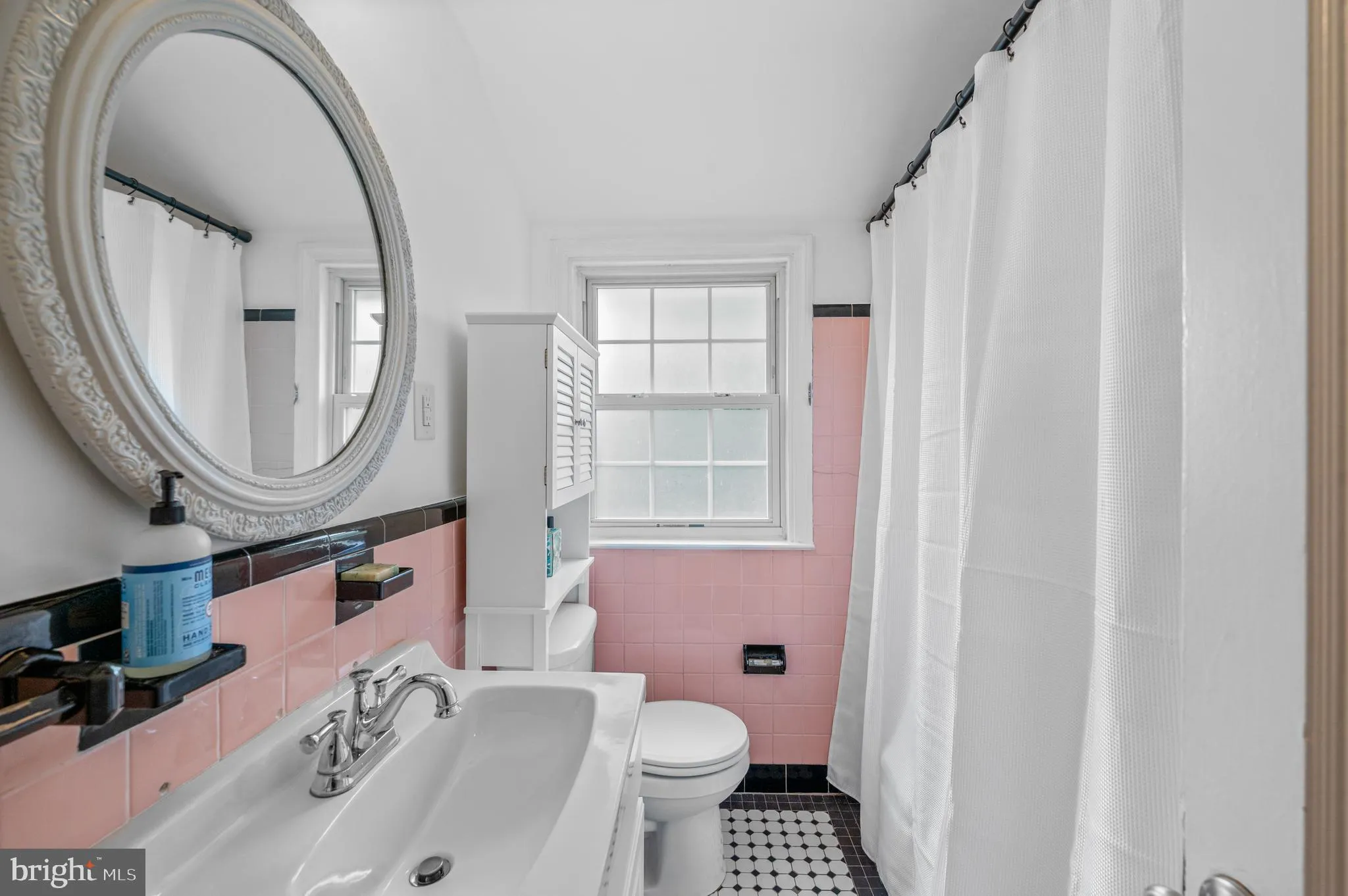 Drexel Hill, Pennsylvania 19026, United States, 4 Bedrooms Bedrooms, ,2 BathroomsBathrooms,Residential,Pending,188810