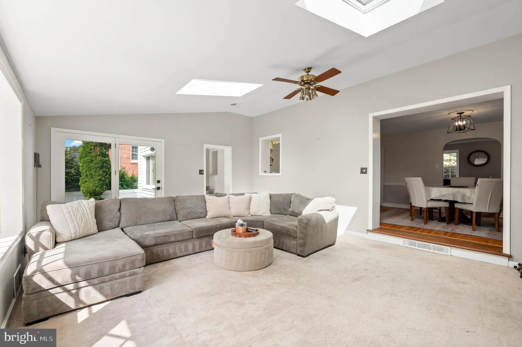 Drexel Hill, Pennsylvania 19026, United States, 4 Bedrooms Bedrooms, ,2 BathroomsBathrooms,Residential,Pending,188810