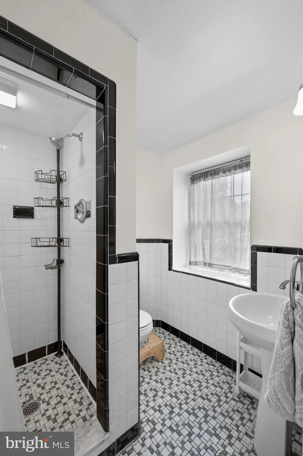 Drexel Hill, Pennsylvania 19026, United States, 4 Bedrooms Bedrooms, ,2 BathroomsBathrooms,Residential,Pending,188810