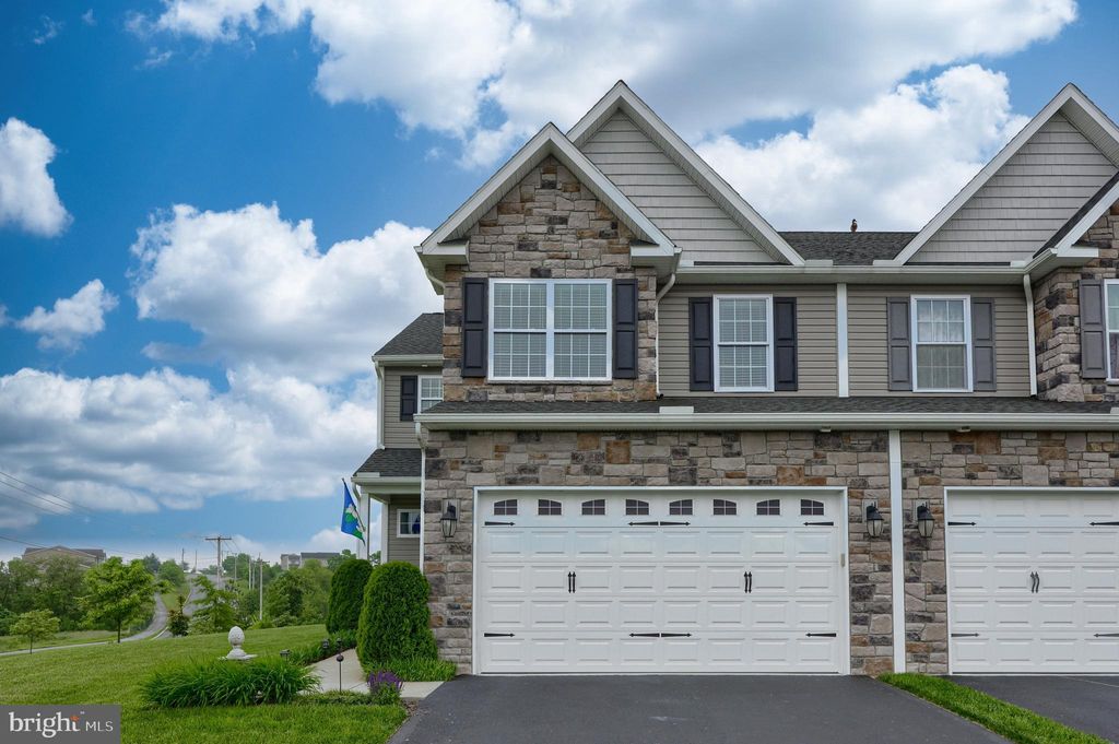 Photo of 9 Wigeon Way, Elizabethtown, PA 17022 (MLS # PALA2051700)