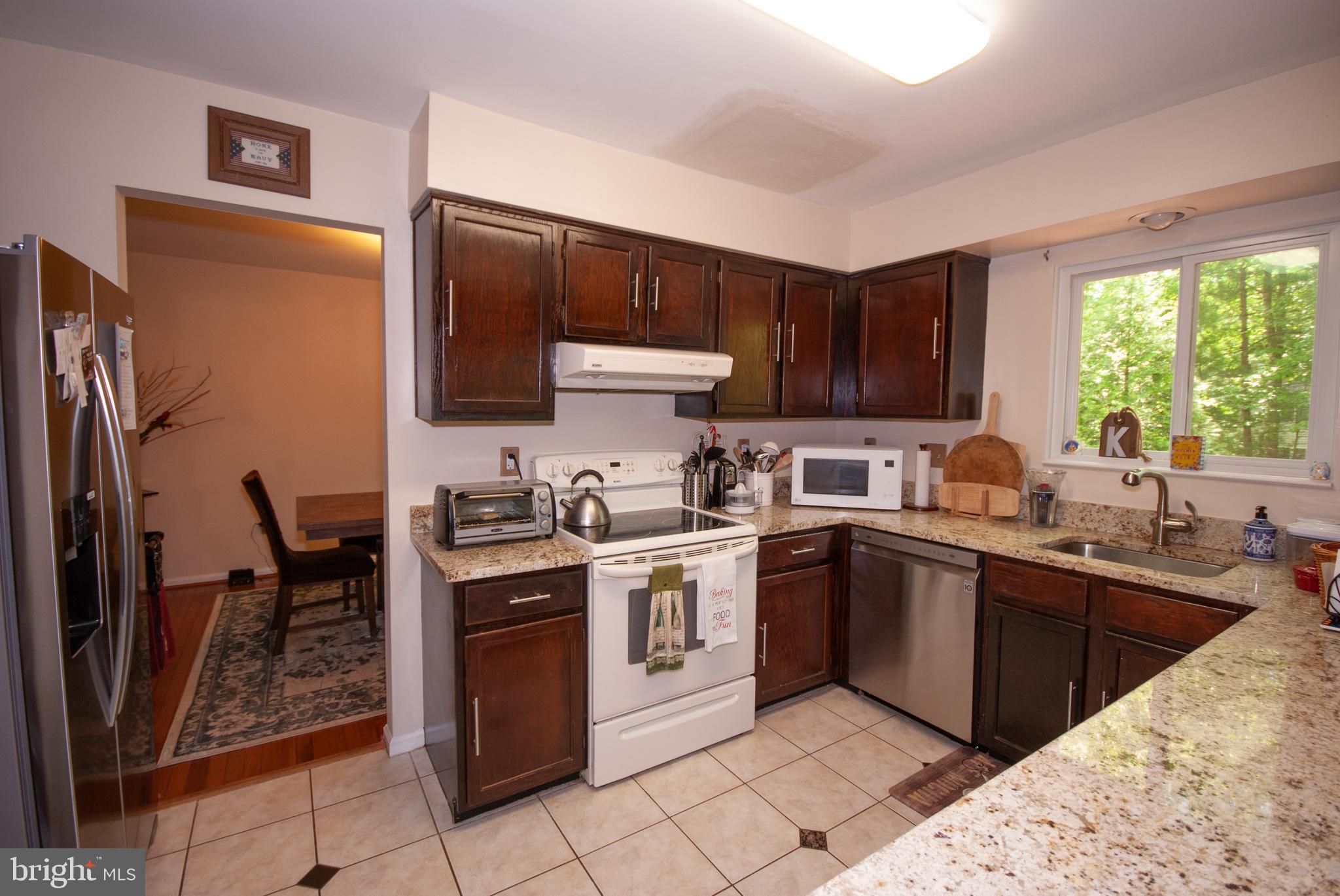 MCDONALD KNOLLS - Residential Lease