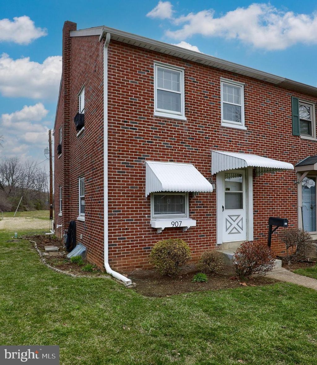 Photo of 907 GREEN TERRACE, LANCASTER, PA 17601 (MLS # PALA2032100)