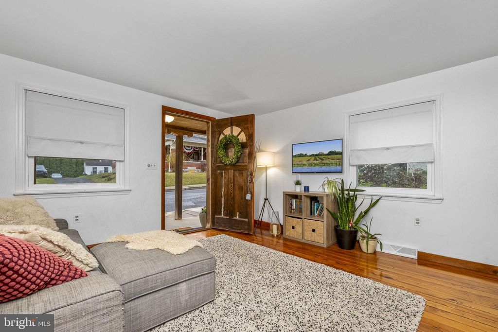 Photo of 332 N Cedar Street, LITITZ, PA 17543 (MLS # PALA2069918)