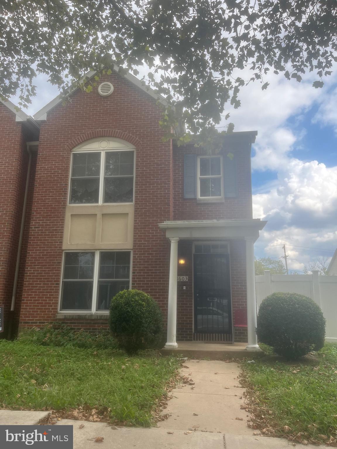 🚨Don't let this one get away‼️Will make a perfect Air BNB investment …This Charming - ALL Electric and updated home in the heart of Gray's Ferry. Huge gated yard listed above. Just 5 minutes from Lincoln Field & 6 minutes from PHL Airport & 3 minutes from downtown.
• NEW wireless Bluetooth Central Air
• Permit Park
• 2 CAR PARK (REAR)
• 4 Bedroom 1.1 bathroom
• Water proof hard wood flooring
Attention all investors, The FIFA World Cup is coming to Philadelphia in 2026 and this property would make a great Air BNB . Don't miss out on this opportunity.