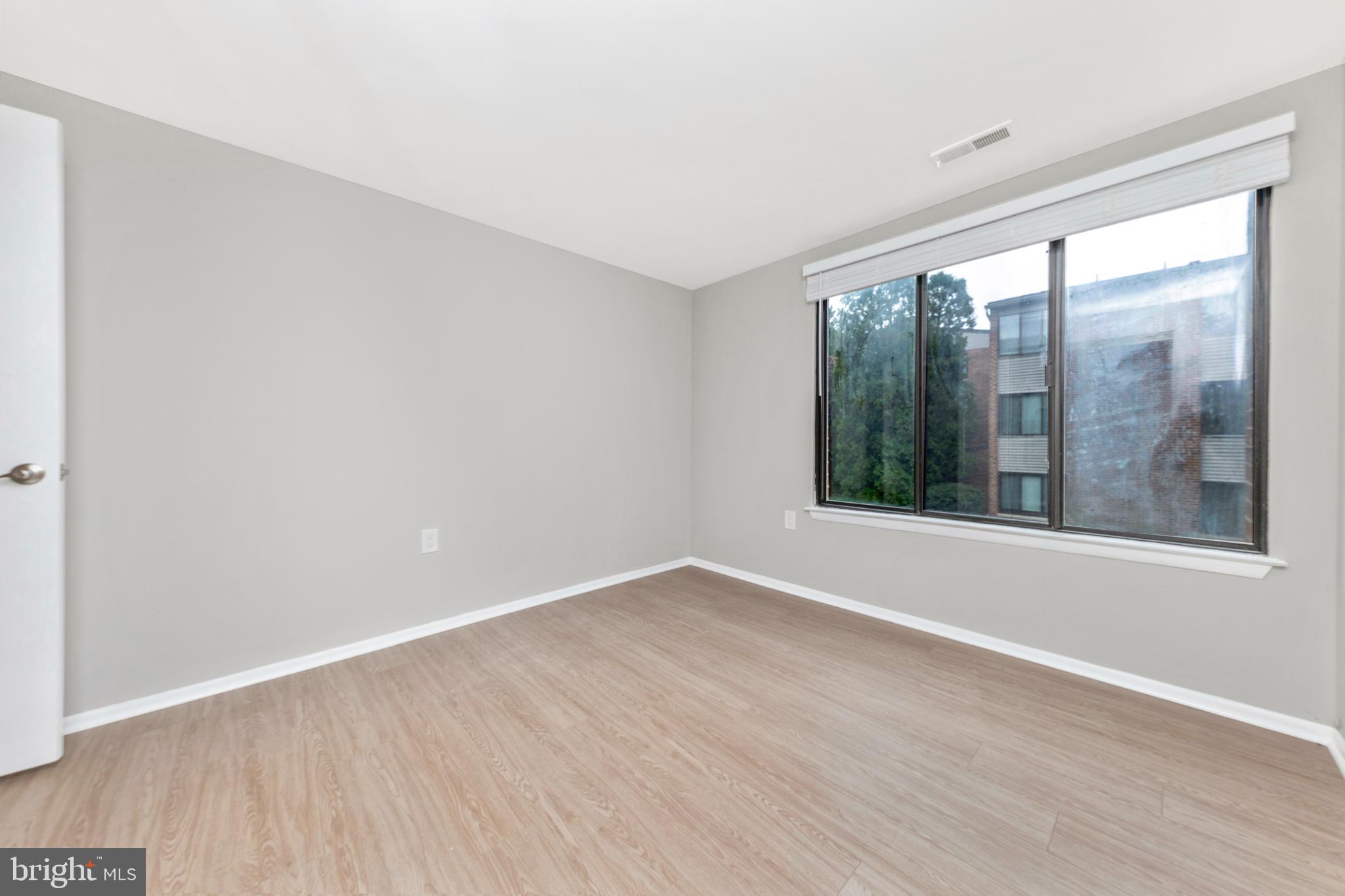 FARMINGDALE - Residential