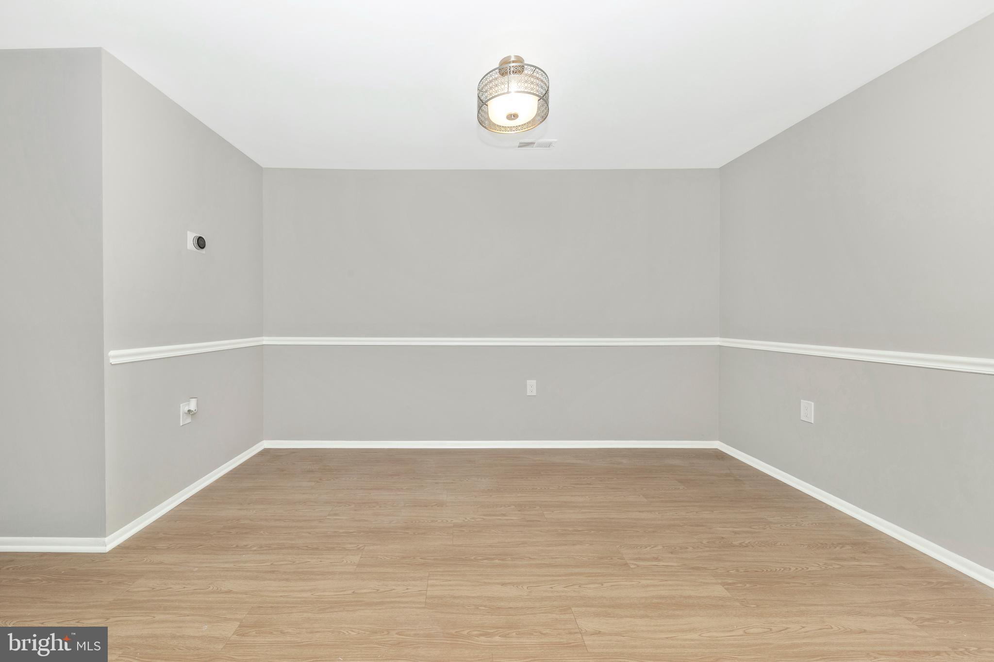 FARMINGDALE - Residential