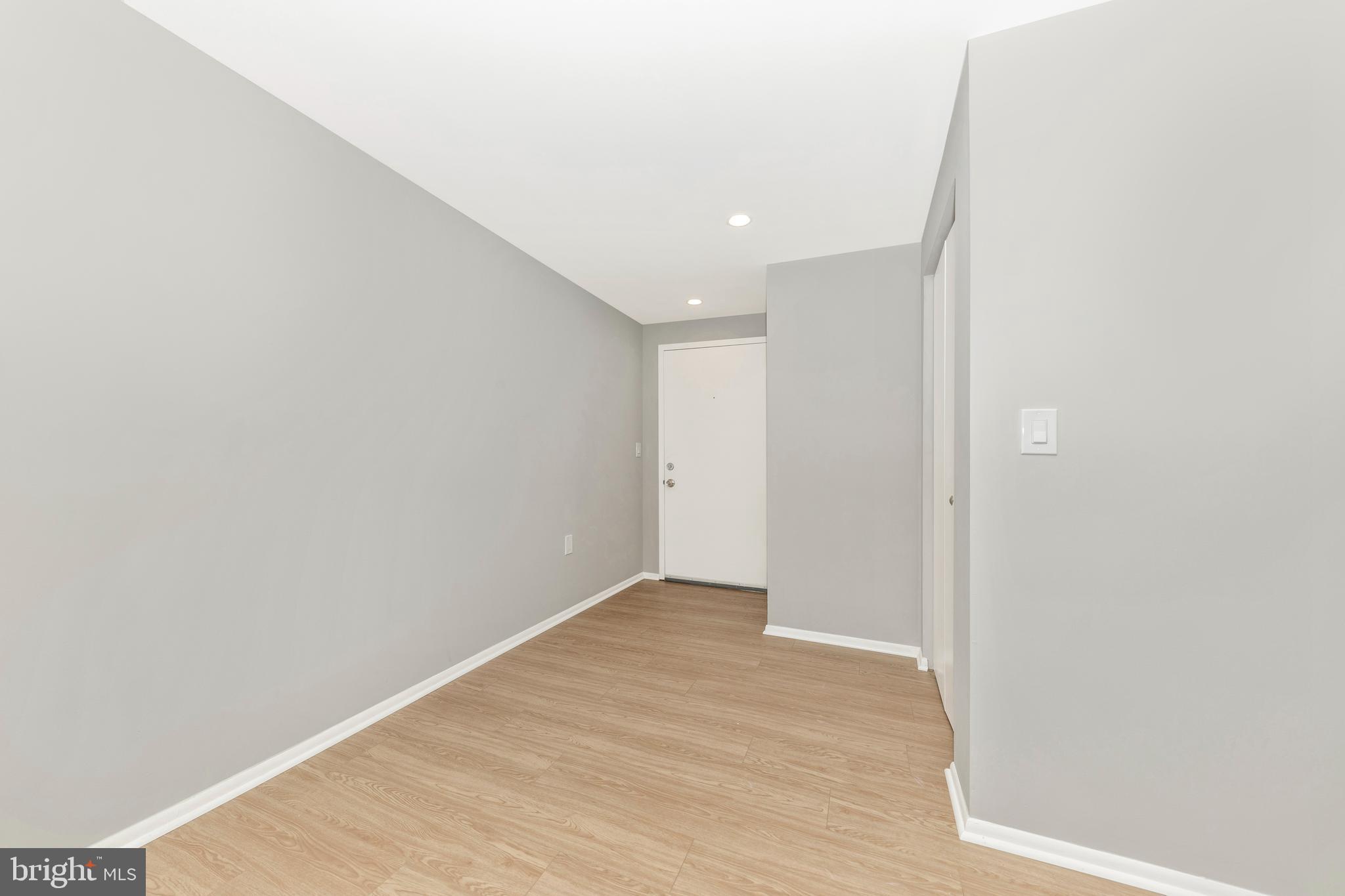 FARMINGDALE - Residential