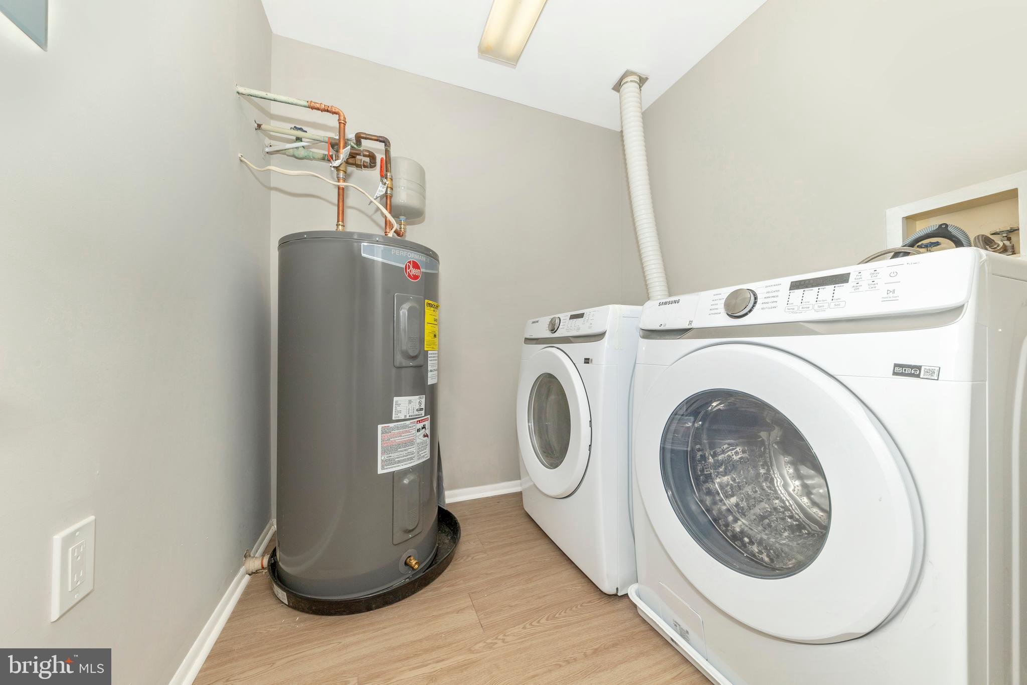 FARMINGDALE - Residential