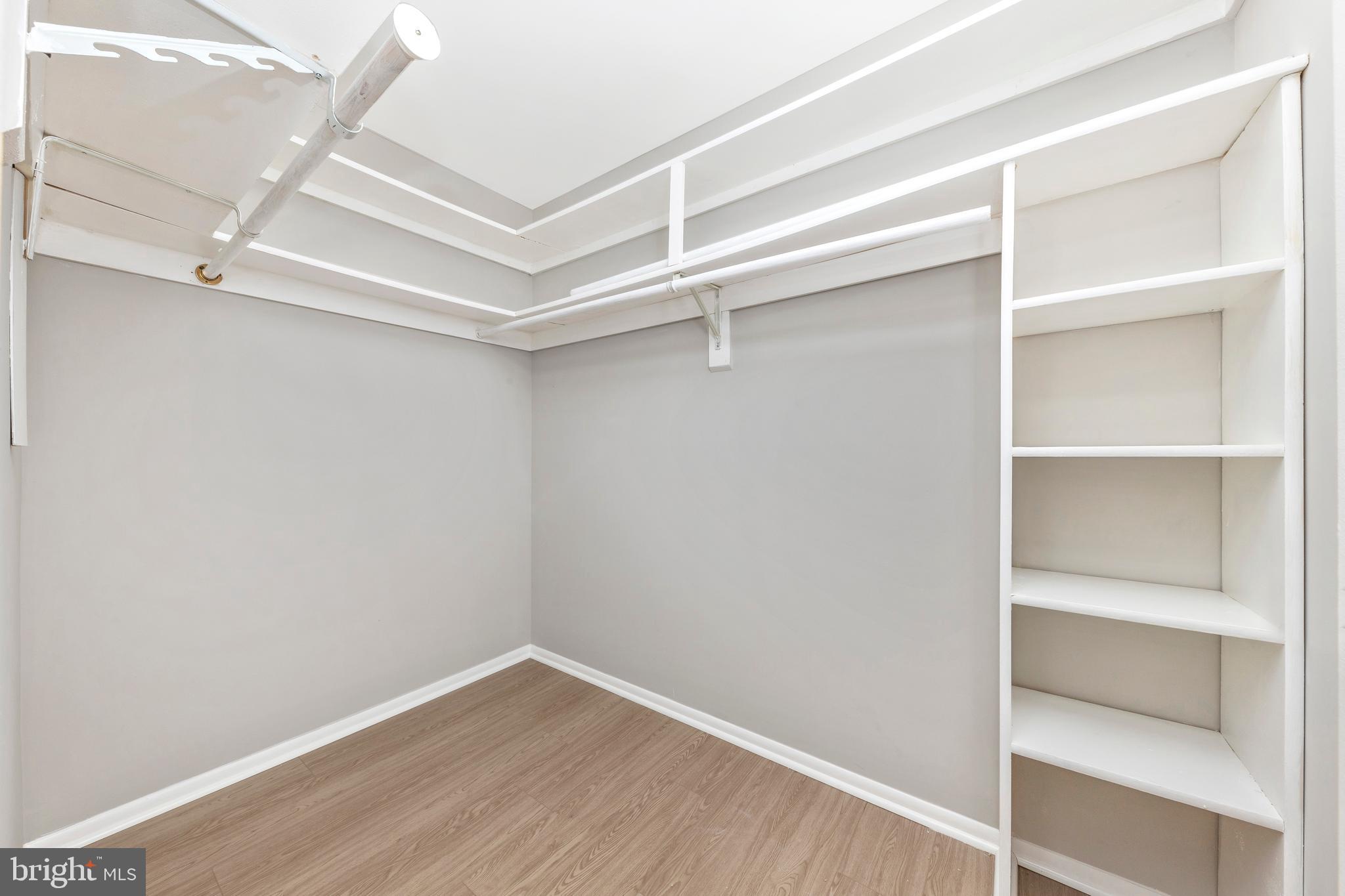 FARMINGDALE - Residential