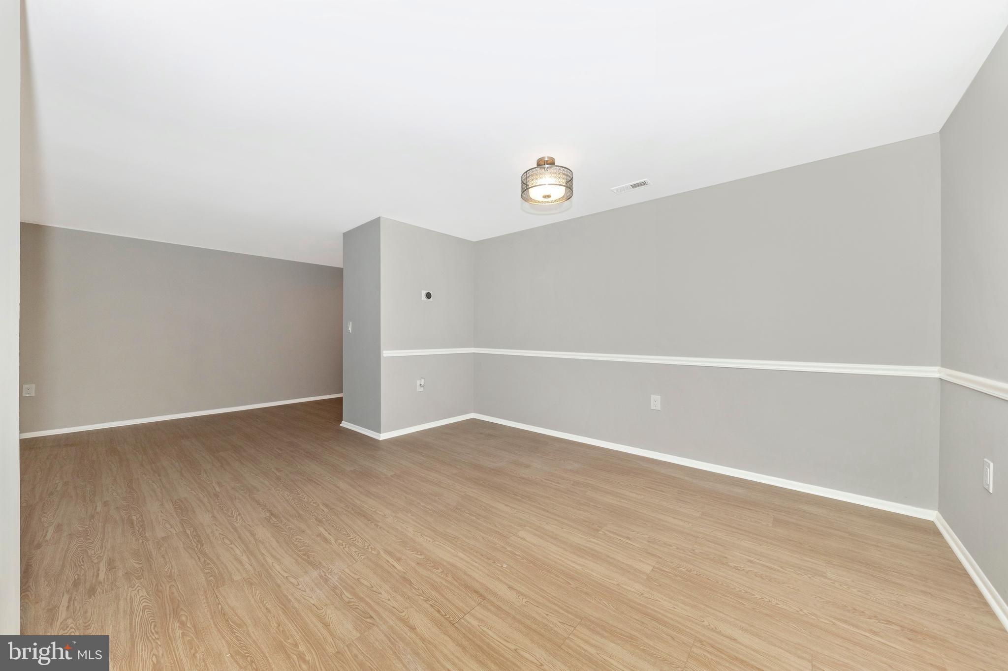 FARMINGDALE - Residential