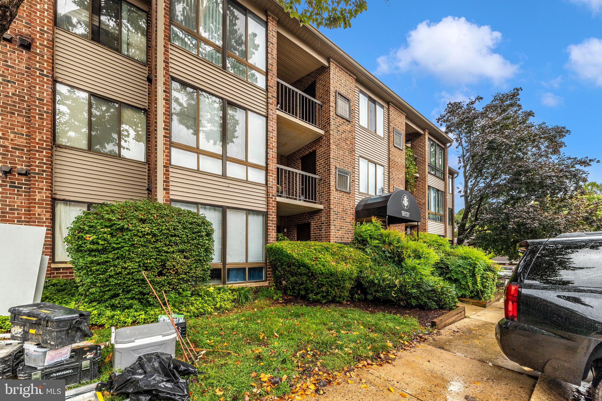 FARMINGDALE - Residential