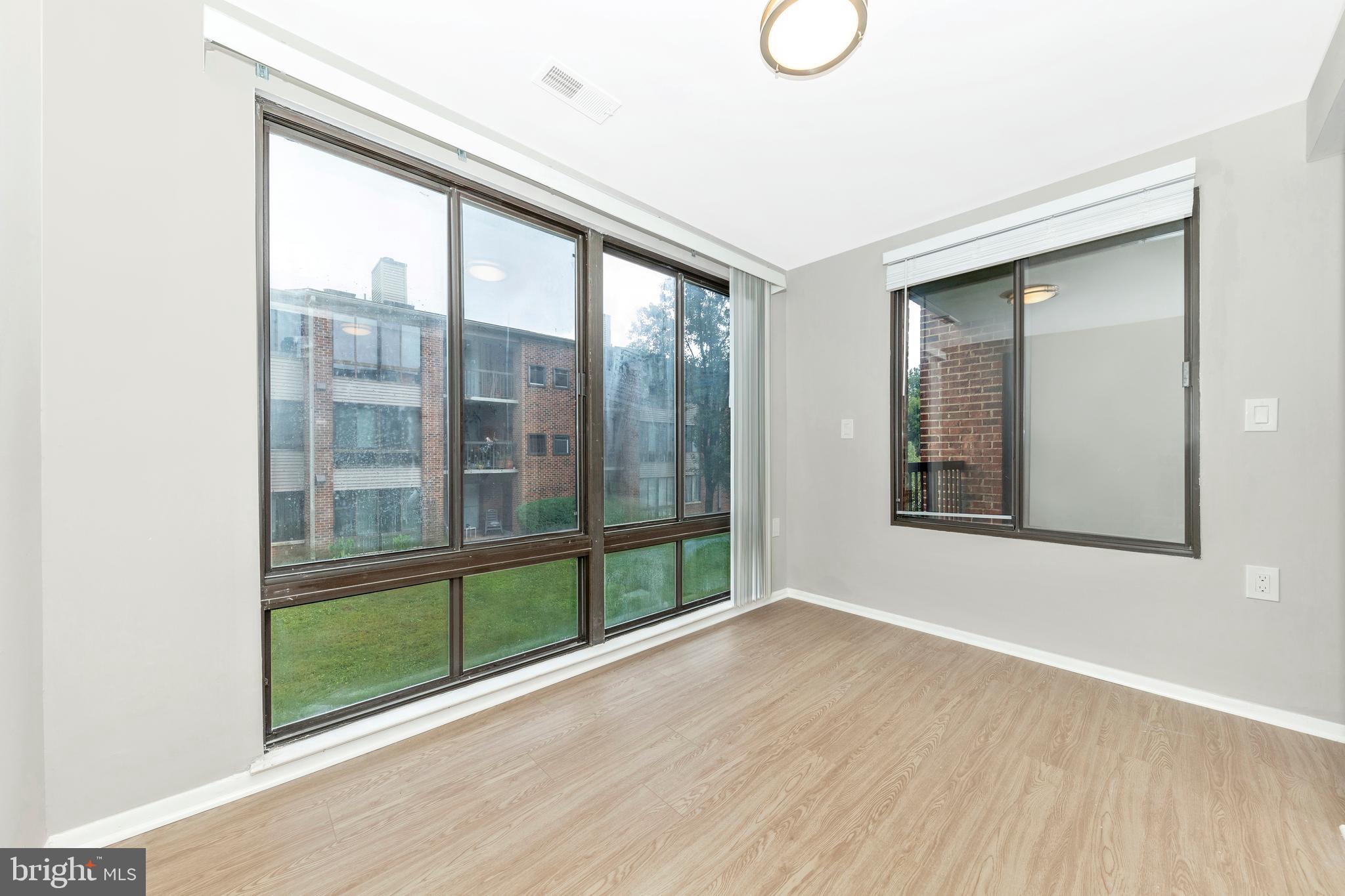 FARMINGDALE - Residential