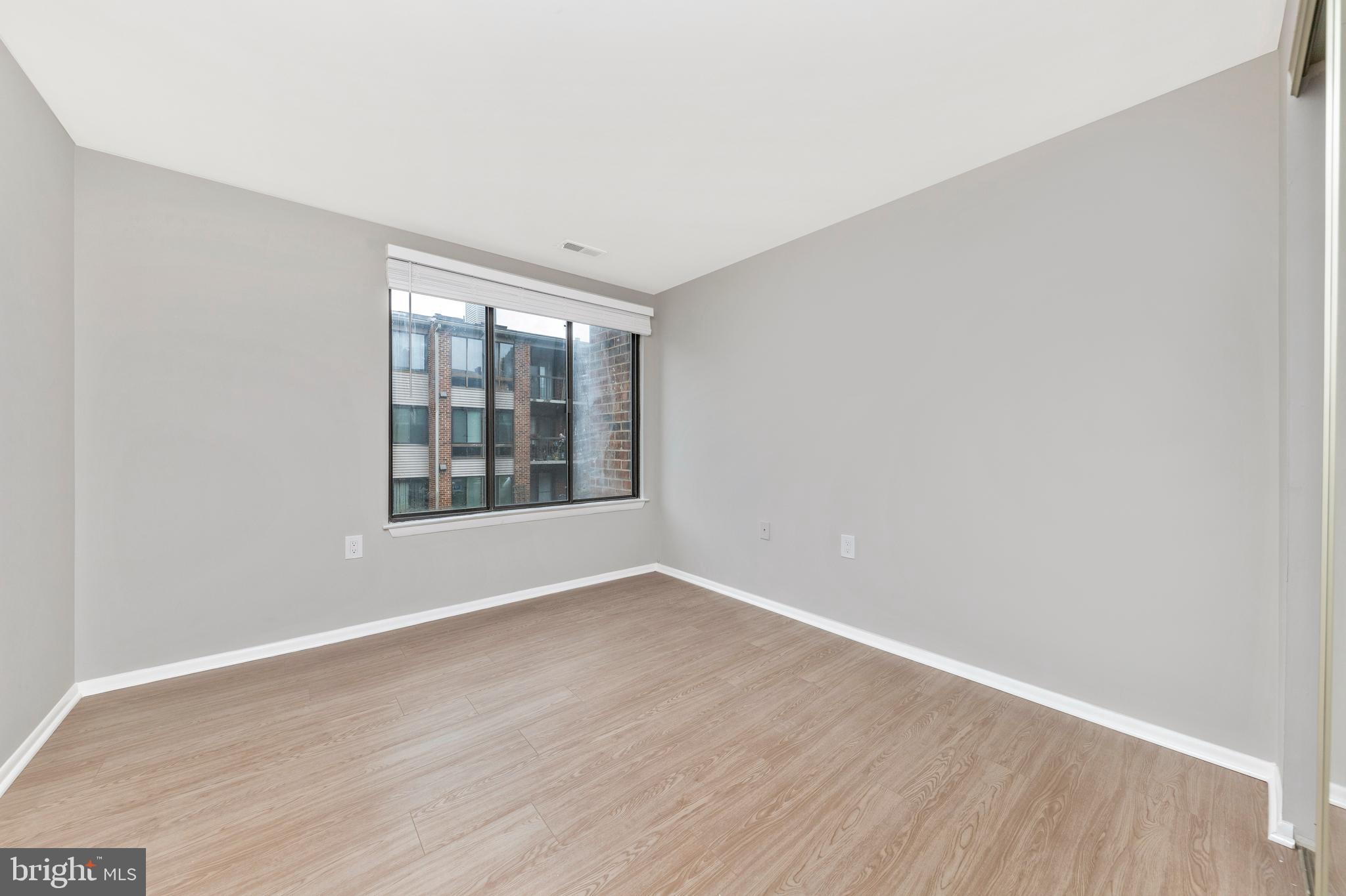 FARMINGDALE - Residential