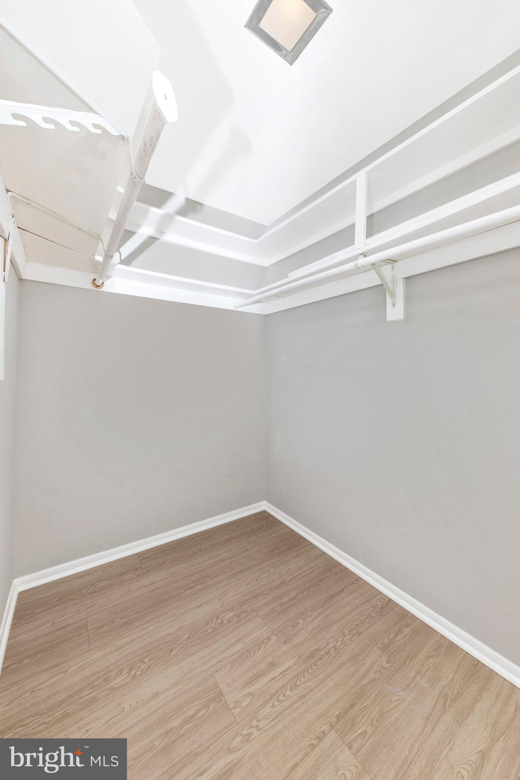 FARMINGDALE - Residential