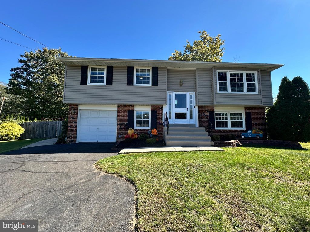Photo of 518 Delvale Road, YARDLEY, PA 19067 (MLS # PABU2106676)