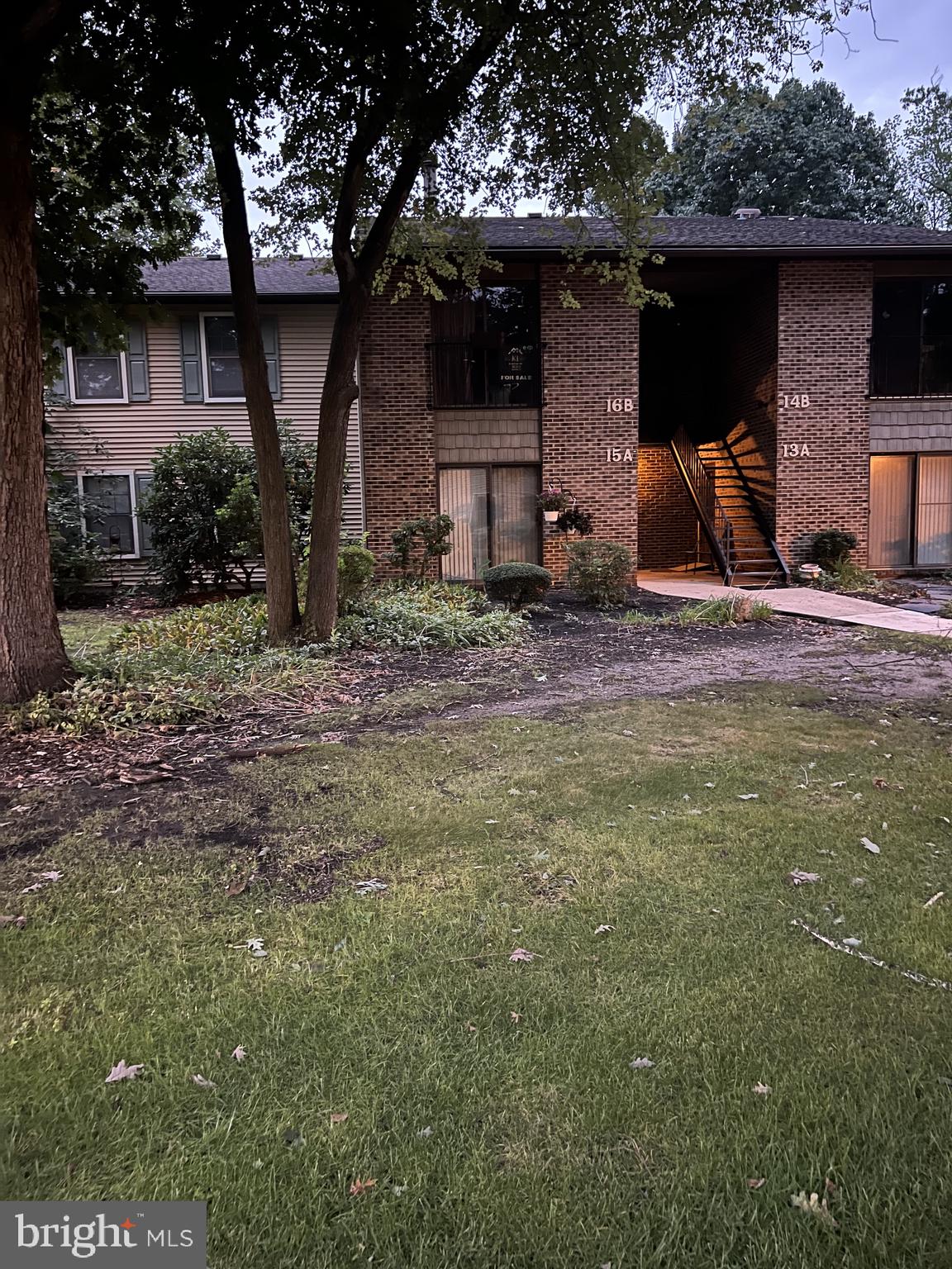 16 W BLUEBELL LANE B