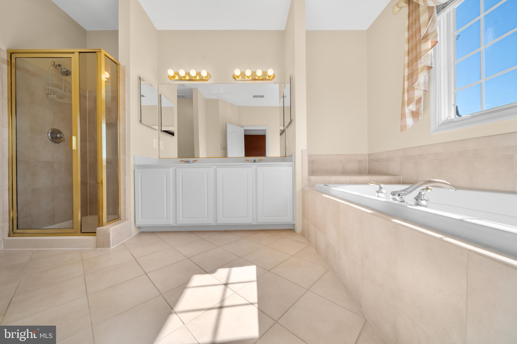 RIVER CREEK - Residential