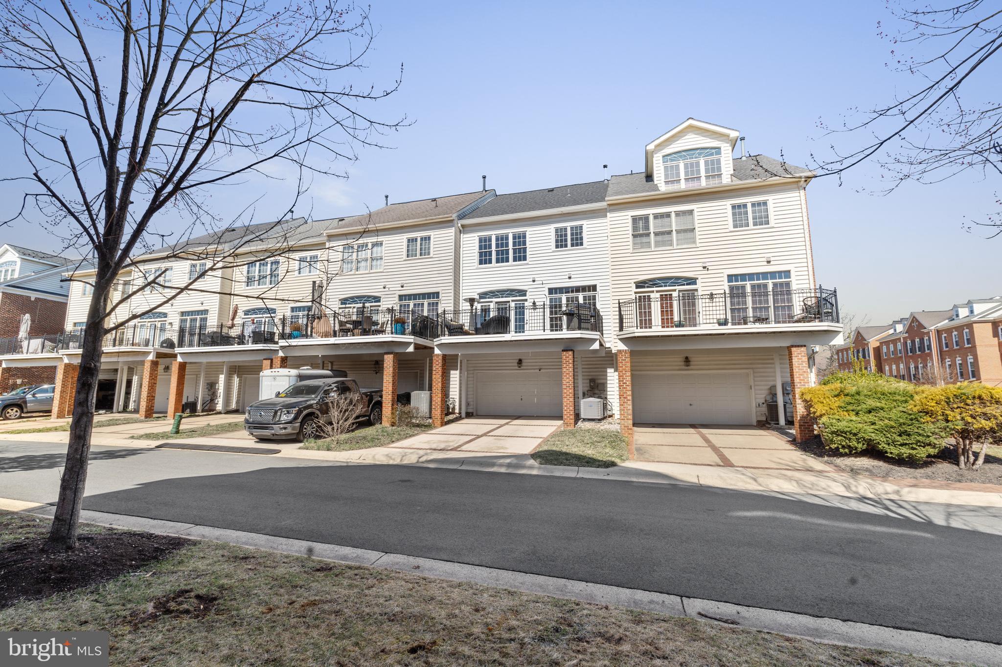 RIVER CREEK - Residential