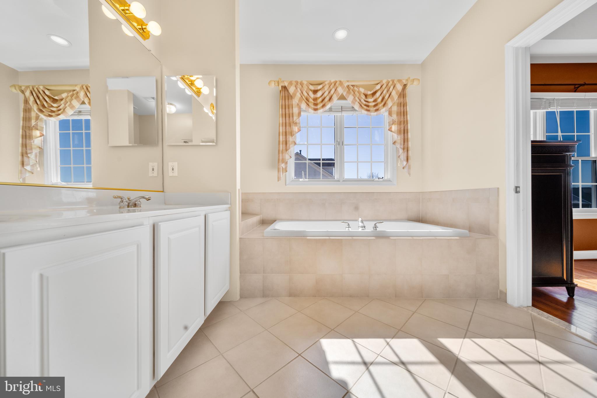 RIVER CREEK - Residential