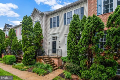 Photo of 903 Harrison Circle, ALEXANDRIA, VA 22304 (MLS # VAAX2061094)