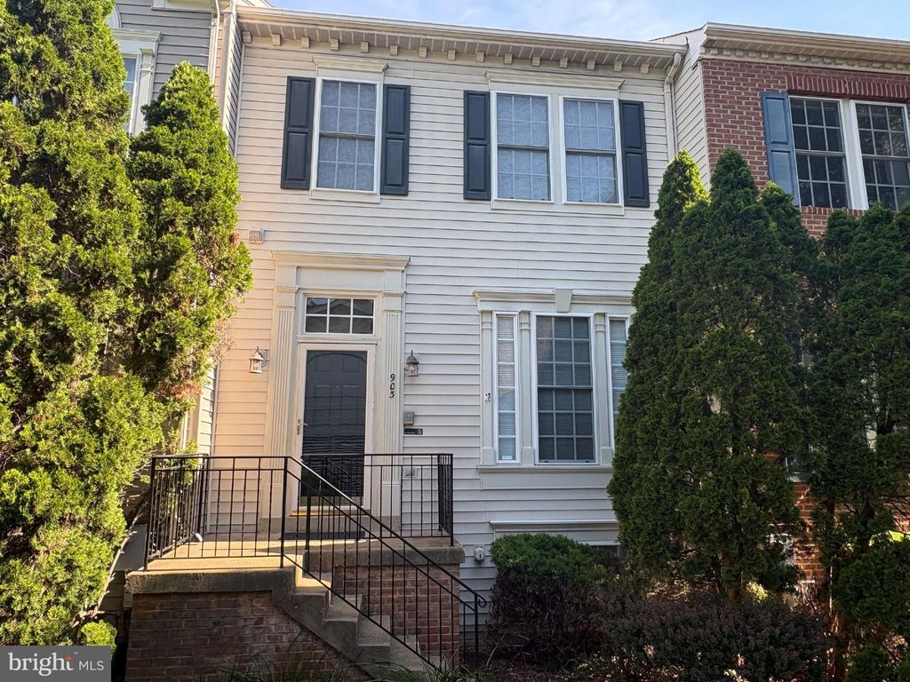 Photo of 903 Harrison Circle, ALEXANDRIA, VA 22304 (MLS # VAAX2061094)