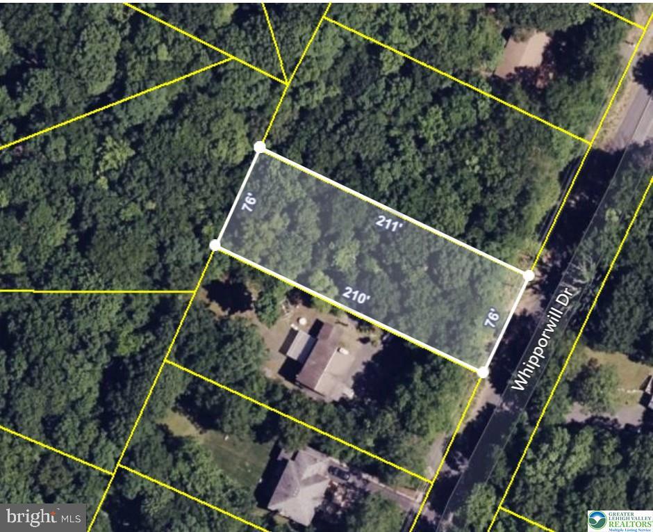 Discover the perfect canvas for your vision with this prime vacant lot. Located in desirable Pocono Richlands. This spacious parcel offers endless possibilities for your future home. The property boasts a tranquil setting and proximity to community amenities that include 2 heated pools, basketball courts, and tennis courts. The community also offers hiking, horseback riding, playgrounds, and skiing. Conveniently located near all Pocono attractions.