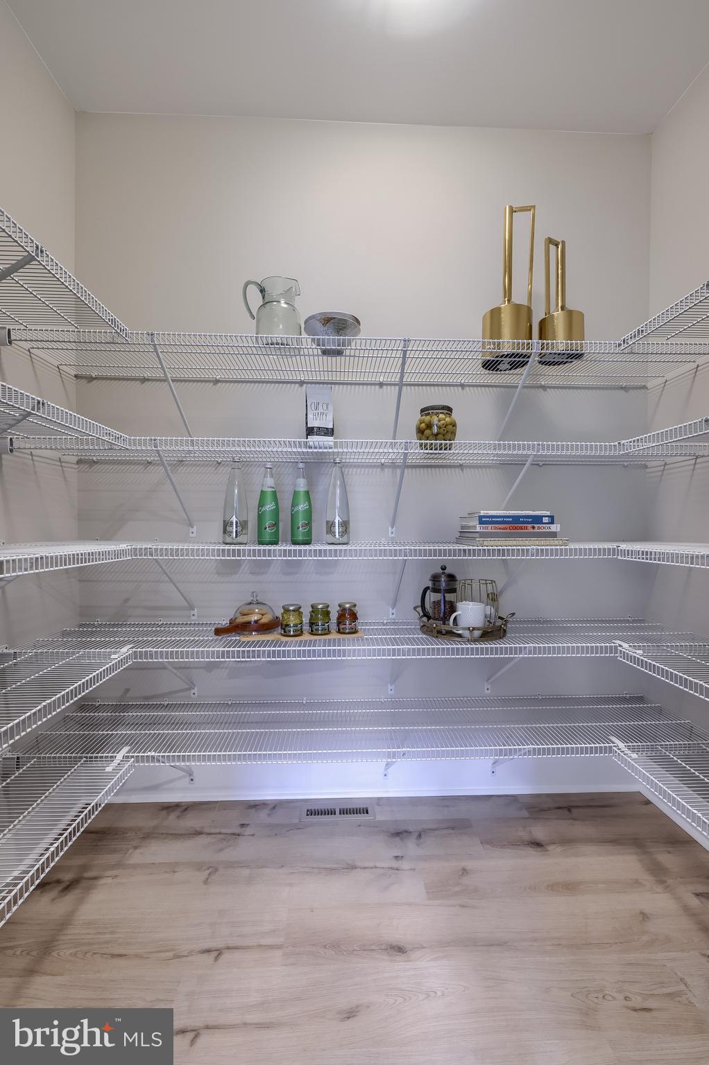 ROCKVILLE ESTATES - Residential